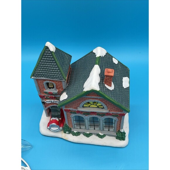 Burberry Christmas Village Fire House No. 7 - Picture 4 of 13